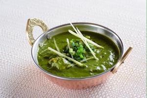 ほうれん草チキンカレー Sag Chicken Curry