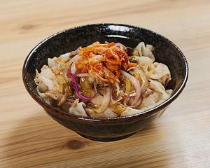キムチ梅山豚丼