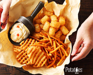 トリプル (お好きなポテト3種類 お好きなディップ2種類) Triple (3 Kinds of Potatoes + 2 Dips)