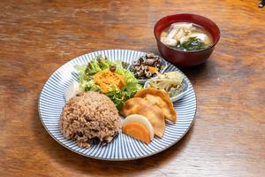 日替りノンベジ定食(日替りノンベジとみそ汁のセット)