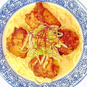 フライドチキンラーメン Fried chicken ramen