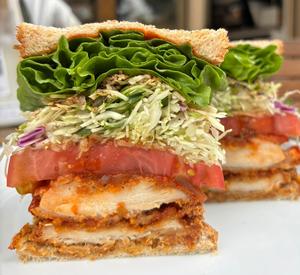 Wスパイシーレッドチキンサンド Double Spicy Red Chicken Sandwich