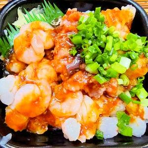 丼丸 エビユッケ丼