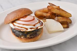 ミニティービーバーガー(フレンチフライ付き) MINI TB BURGER WITH FRENCH FRIES