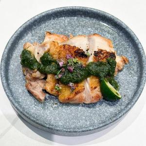 地鶏の香草焼き 大葉のジェノベーゼ