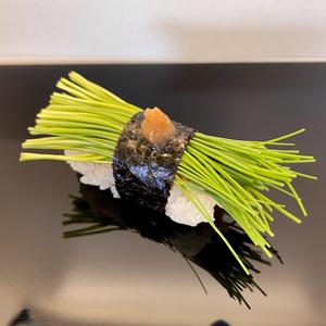 静岡県【芽ねぎの握り梅肉のせ】さっぱり食感！