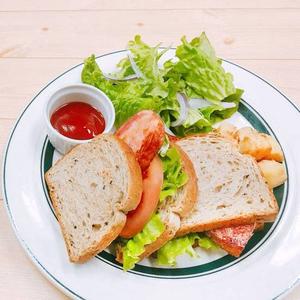 BLTサンドイッチメニュー(サラダ+スープ付) BLT Sandwich (Comes with Salad ＆ Soup)