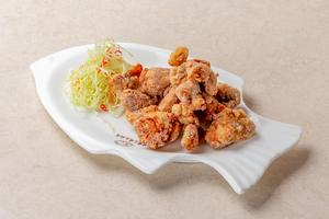 【ビールに合う!!!】鶏唐揚げガーリック味 (蒜香鶏)