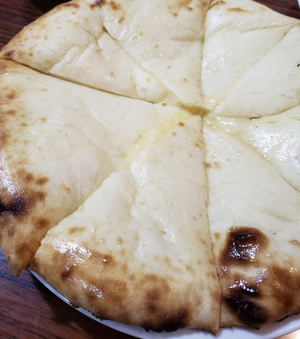チーズナン Cheese Naan