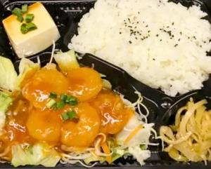 お弁当 エビのチリソース
