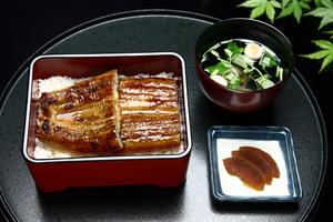 築地のうな重 上 (肝吸い・奈良漬け付き)