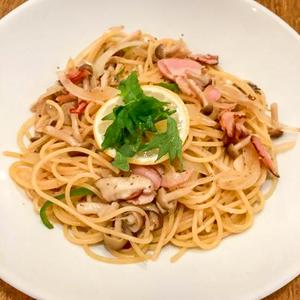 ベーコンとしめじパスタ