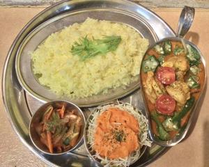 大盛りチキンとおくらとトマトのカレー Extra Large Chicken ＆ Okura ＆ Tomato Curry