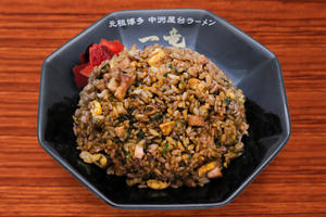 黒焼き飯 Black Fried Rice
