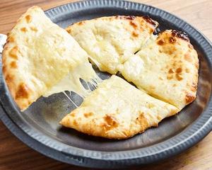 チーズナン Cheese Naan