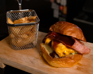 BBQベーコンチーズバーガー BBQ BACON CHEESE BURGER