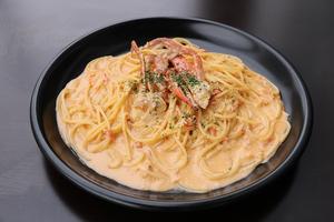 ずわい蟹とワタリ蟹のクリームパスタ