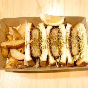 ● 肉入り大判コロッケ(100g！)サンド・ポテトセット Korokke Sandwich Combo