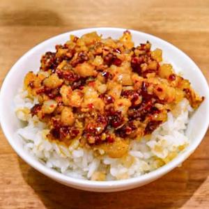 ガチ辛背脂丼 Very Spicy Back Fat Rice Bowl
