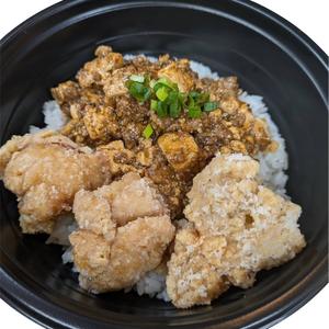 麻婆豆腐と唐揚げのハーフ＆ハーフ丼