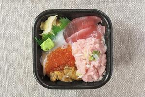 丼丸人気No.3 うおがし丼