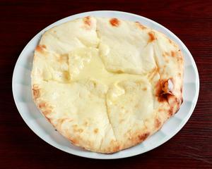 チーズナン cheese naan