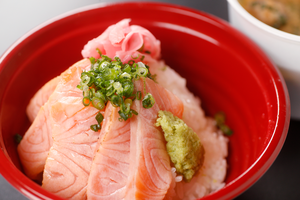 炙りサーモン丼