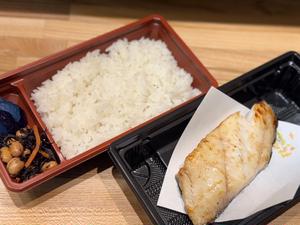銀たら焼き定食(焼魚、白米、漬物、小鉢)