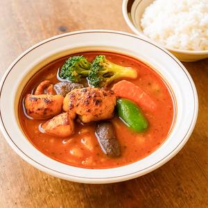 グリルチキンと揚げブロッコリーのカレー
