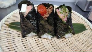 店長おすすめセット【明太マヨクリームチーズ、肉そぼろ卵黄油、ネギトロ】