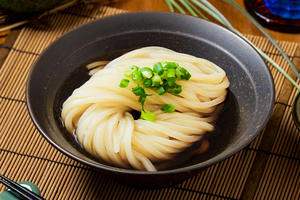 ぶっかけうどん Cold udon in light soy-based broth