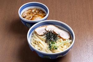 チャーシュー極太平打ちつけ麺(醤油)