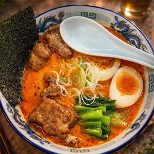 ピリ辛チキンラーメンSpicy chicken ramen