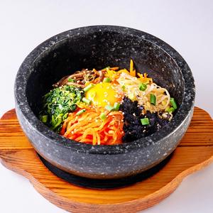 石焼ビビンバ/stone-baked bibimbap