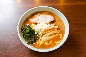 正油とんこつラーメン