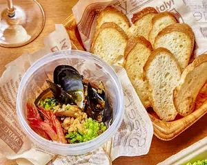 ムール貝と甘エビのアヒージョ Mussel and Sweet Shrimp Ajillo