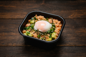 丼丸 温玉とサーモンポキ丼