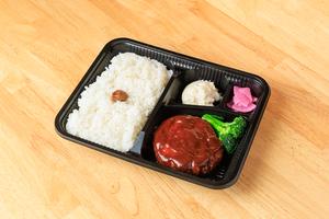 チーズインハンバーグ弁当