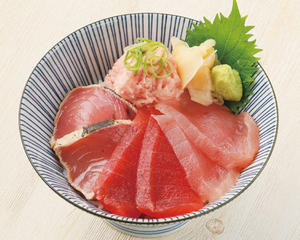 得 まぐろ三昧丼