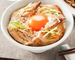 炙りチャーシュー丼