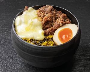 極太麻婆春雨 台湾チーズ牛すじ丼