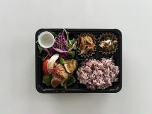 samika定食〈6月:夏野菜たっぷりヘルシー黒酢酢豚〉