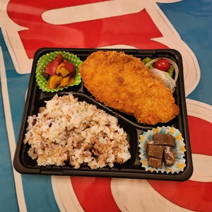 低温熟成チルドポークカツ弁当お茶つき