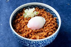華味鳥のそぼろ丼