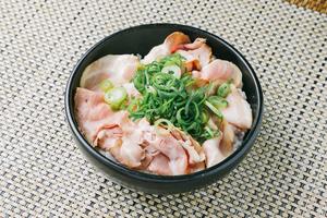 ミニチャーシュー丼