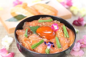 サーモンの熟成漬丼 頭大盛り(サーモン2倍)
