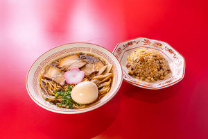 車庫前系中華そば味玉付と焼きめし(小)