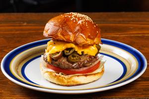 ハラペーニョチーズバーガー JALAPENO CHEESE BURGER
