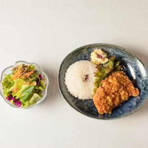 自慢の油淋鶏ランチ