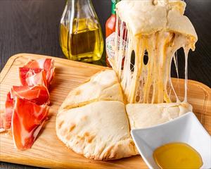アジアンダイニングバー SAPANA(サパナ) 《絶品》チーズナン!Exquisite Cheese Nan!
